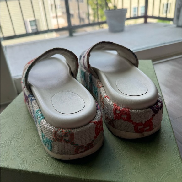 Selling platform, Gucci slides. Multicolor. Used with minimum wear. - Picture 2 of 5